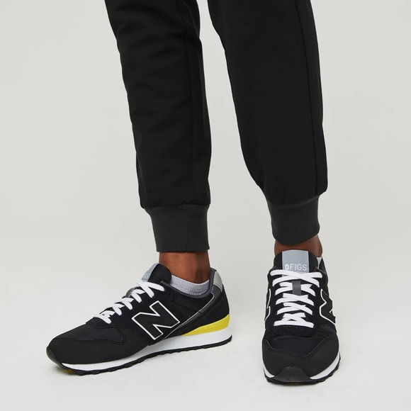 Limited Edition Figs
Double-Drawstring Zamora Joggers 
Black/Sorbet
XS/Petite - Picture 2 of 9